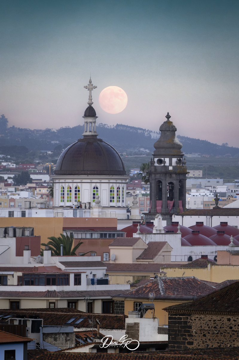 Dani Garcia (@danigrstudio) on Twitter photo Una de las ciudades con más encanto de Tenerife, La Laguna acompañada de una espectacular puesta de la luna en este viernes Santo.
#Tenerife #LunaLlena #LaLaguna
@visit_tenerife <a href="/aytolalaguna_es/">Ayuntamiento de La Laguna</a> Una de las ciudades con más encanto de Tenerife, La Laguna acompañada de una espectacular puesta de la luna en este viernes Santo.
#Tenerife #LunaLlena #LaLaguna
@visit_tenerife <a href="/aytolalaguna_es/">Ayuntamiento de La Laguna</a>