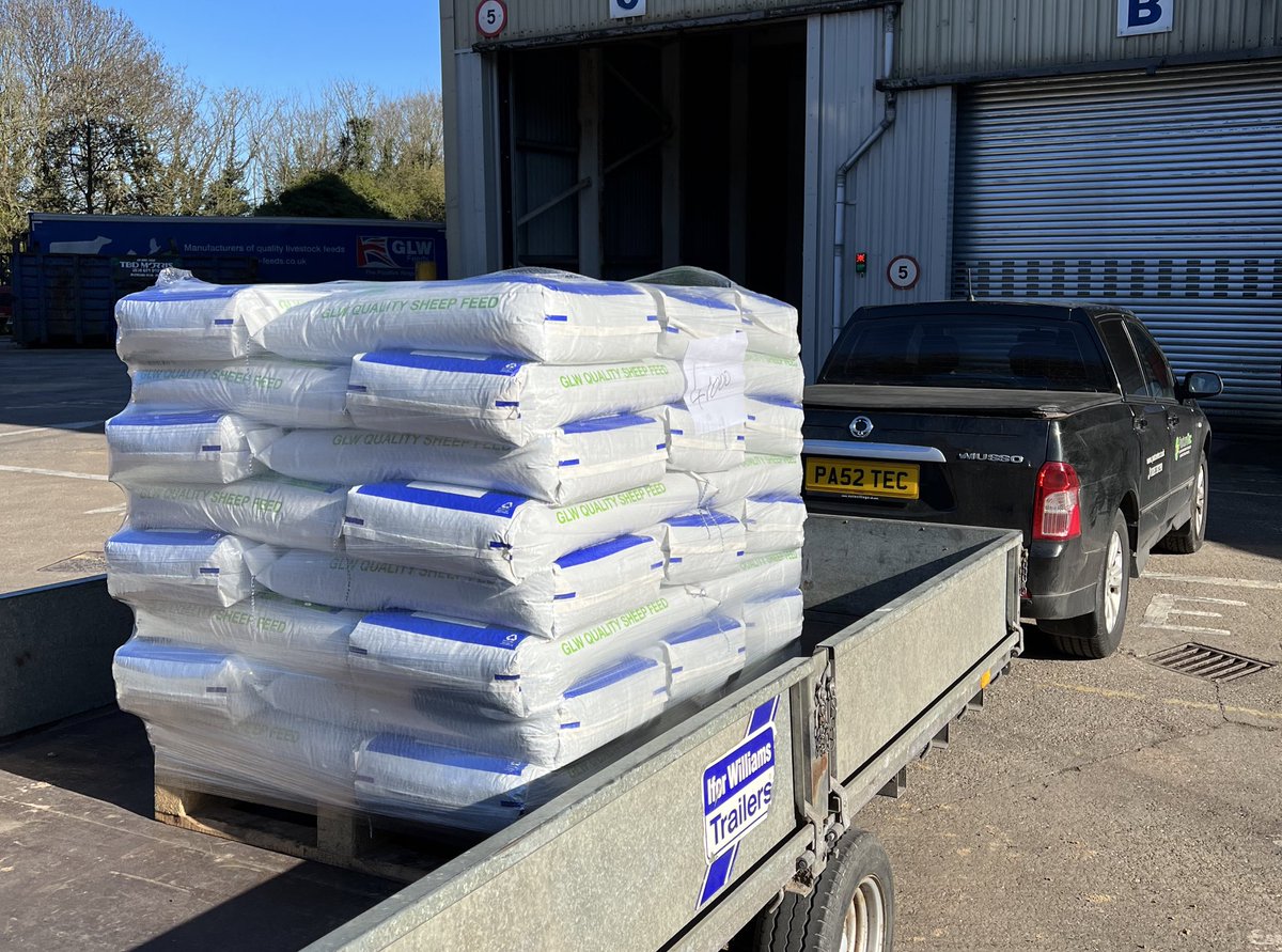 Good Friday Feed deliveries on board. @GLWFEEDS