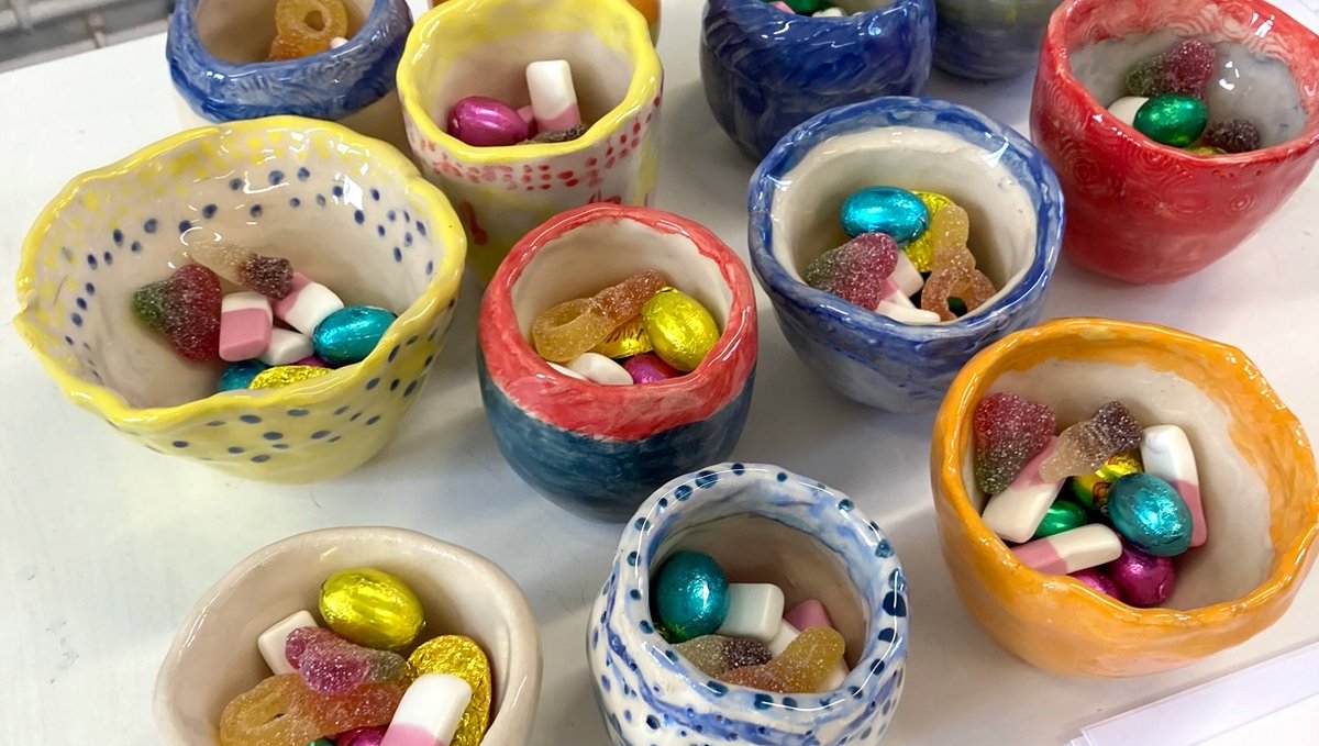 NorwichSchool's tweet photo. Beautiful pinch pots made by U4 pupils, then filled with Easter treats!
#thevoiceofcreativity #oneschoolmanyvoices https://t.co/4IdI5qBXeE