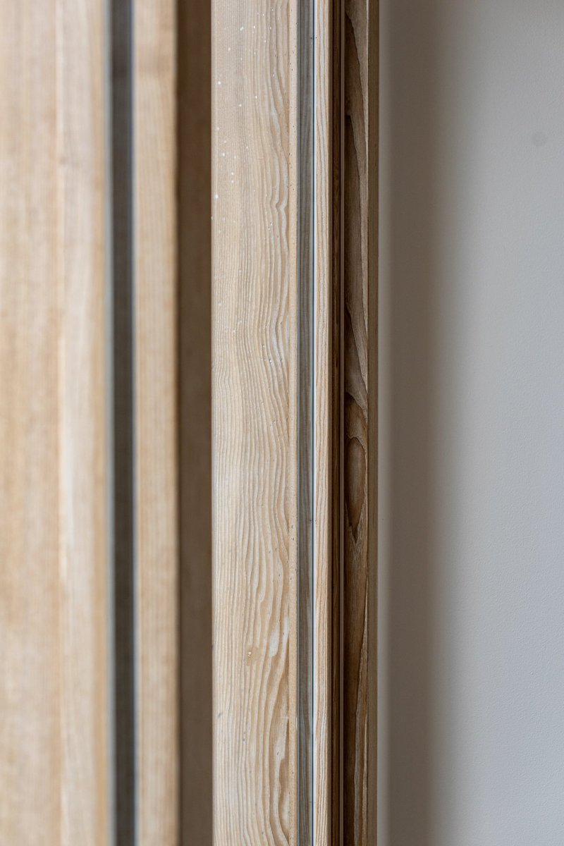 dobuildUK's tweet photo. Describing ash wood ~ “ash is a real show stopper” 🟤
#dobuild #fineconstruction #CIOB #BIID https://t.co/3tMTreEASa