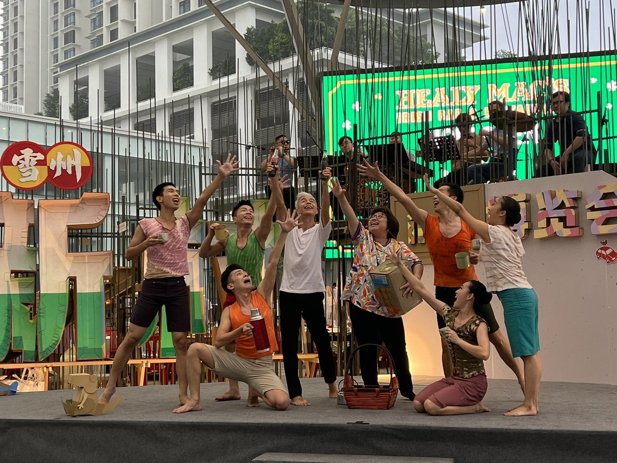 Petang ini di Pavilion Bukit Jalil saya telah merasmikan expo kampung baru Cina yg dianjurkan oleh Kerajaan negeri Selangor. Expo tiga hari ini dijangka akan menarik lebih 100,000 org pengunjung mulai hari ini hingga ke Ahad.  Byk produk2 menarik sedang menunggu kehadiran anda.