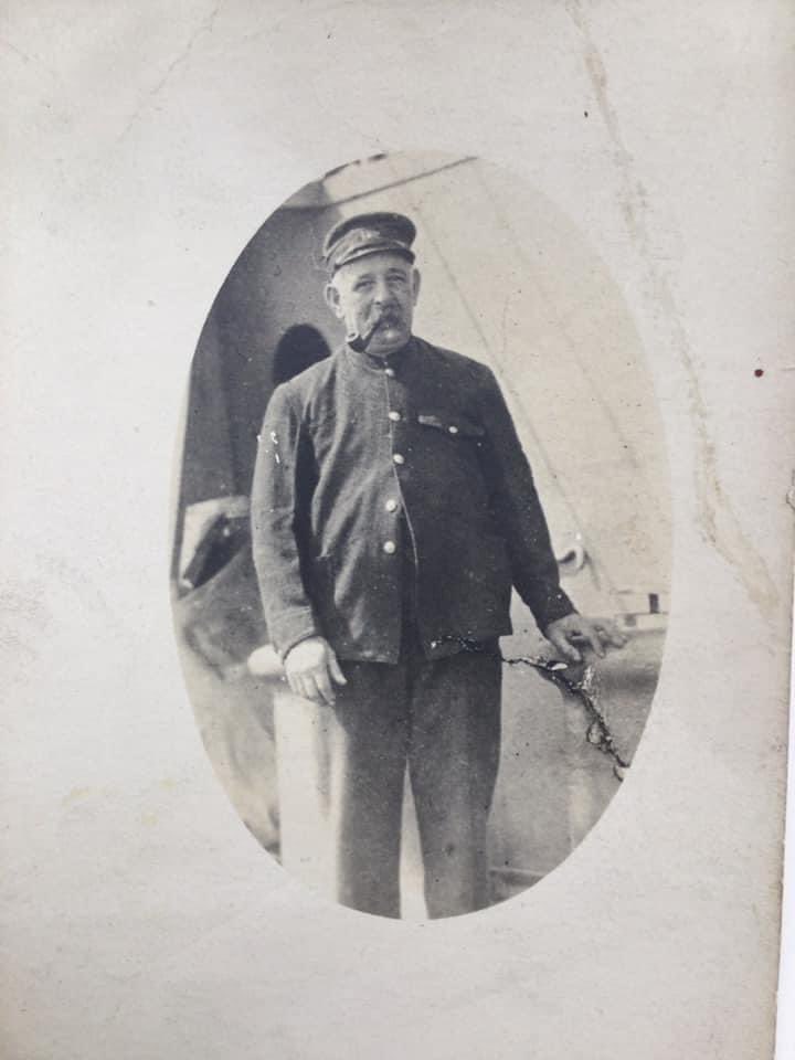 DebsaDelight's tweet image. #EYA I found a whole hidden archive of  #UntoldStories when my mum in law died.WW1 heroes,Lusitania steward,bombed house,ship’s carpenter and union man,ww1 love stories,emigration.,holidays,super centenarian,So I HAD  to blog their stories! historicalclues.blogspot.com/2022/01/a-fami…