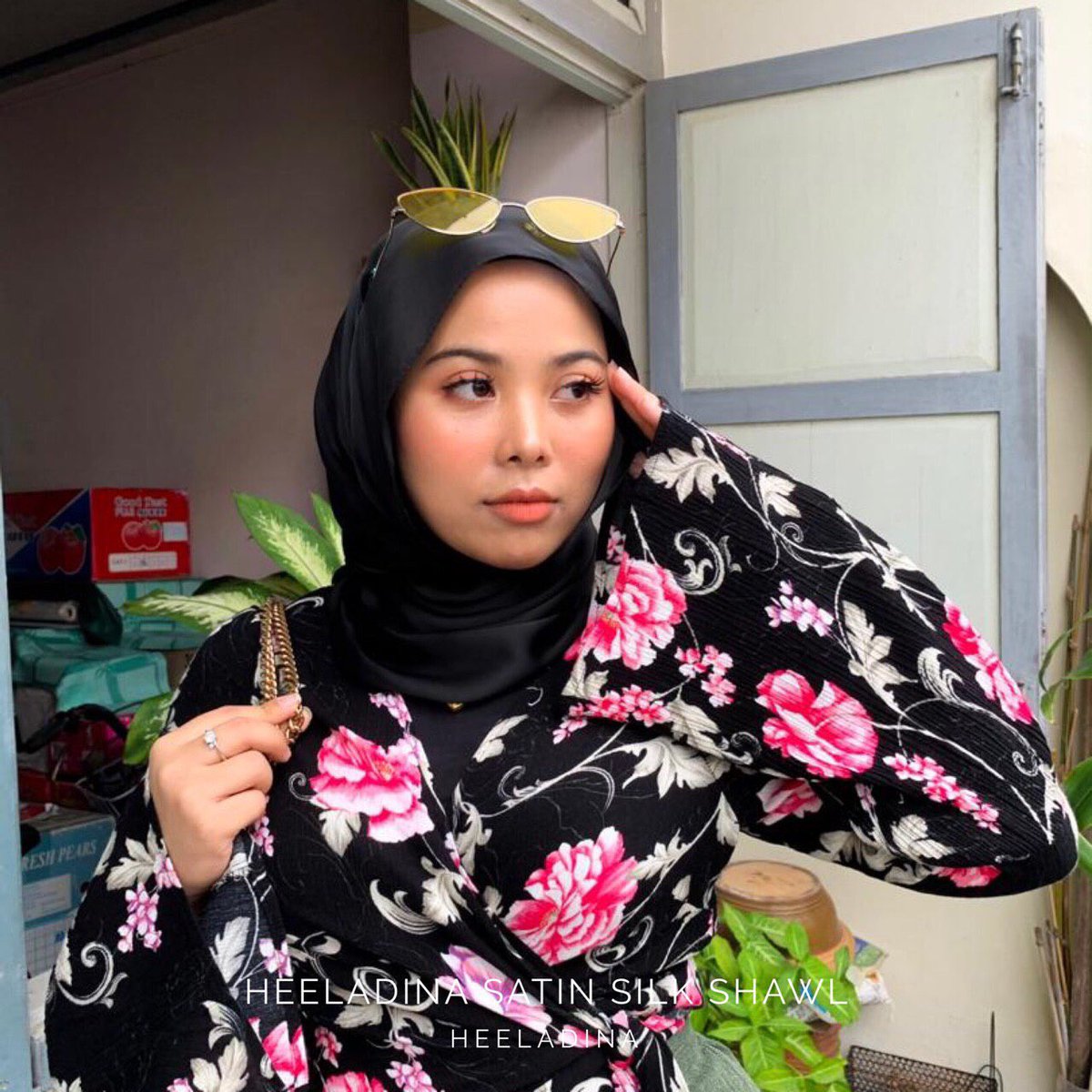 FyraAfira's tweet photo. Satin silk shawl RM12.90 je hehe 

Bye, nak panic buying 🤣 https://t.co/waCOvzMvos
