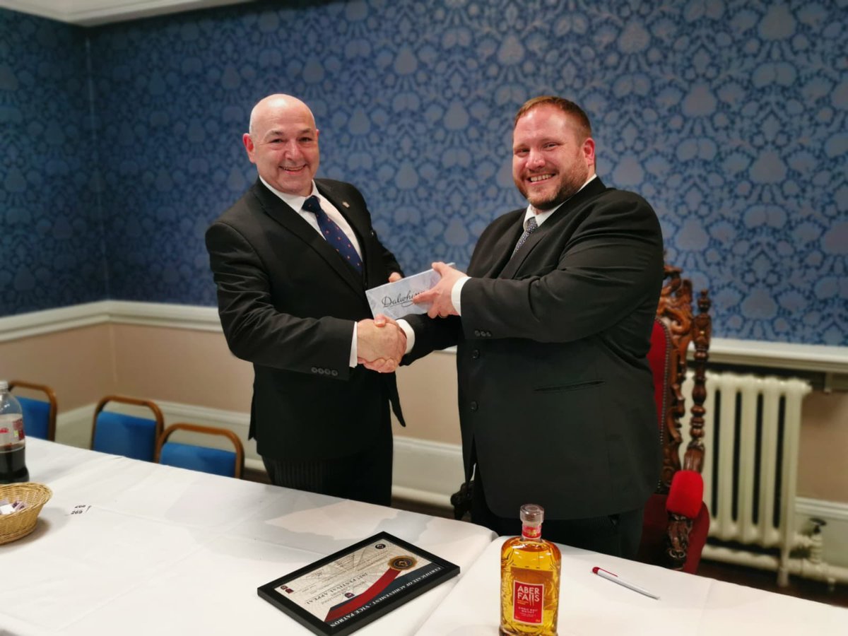 CheshirePGL's tweet photo. #FestivalFriday

Charing Cross patronised by Festival Fundraising Officers (FFOs)

 👏 As a reward for work well done, Jaime Calland was more than happy to receive the Festival Vice Patron Certificate from FFO, Simon Wall

Read more
👉 https://t.co/zFqnsJKVMR

#CheshireFreemasons https://t.co/PVhmfx9a2n