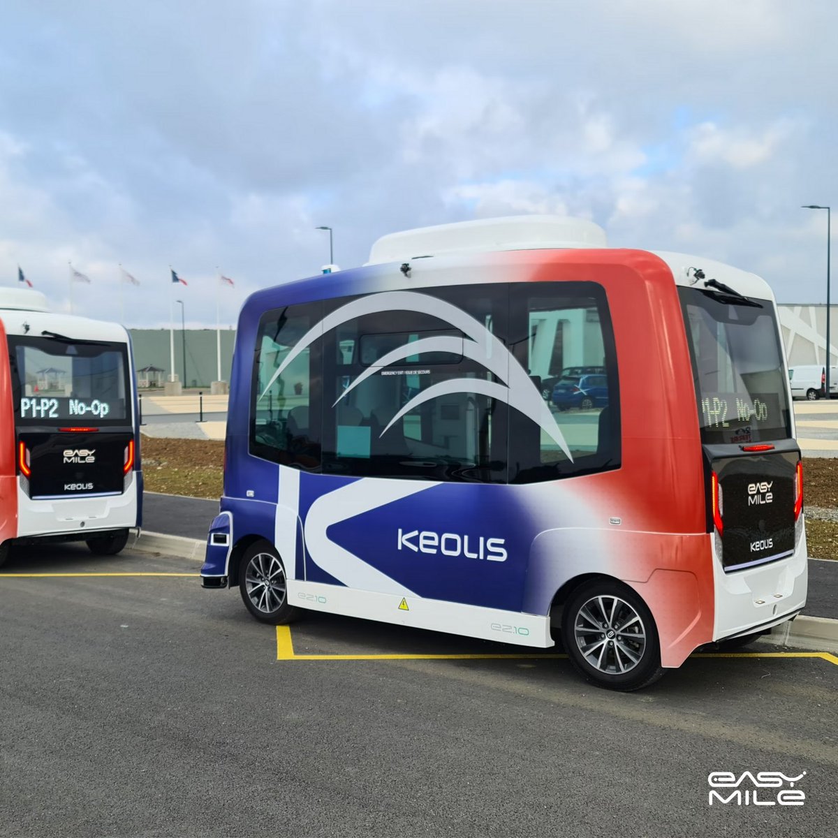 Easy_Mile's tweet photo. 100% autonomous driving 🤖 A fleet of #fullydriverless shuttles with no human attendants on board? Achieved by @groupekeolis and @Easy_Mile in Châteauroux 🚌🚌🚌🖥️
Full article: https://t.co/6NEUfYaK30
#Technology #SmartMobility #FullyDriverless https://t.co/L1lB8Veliy