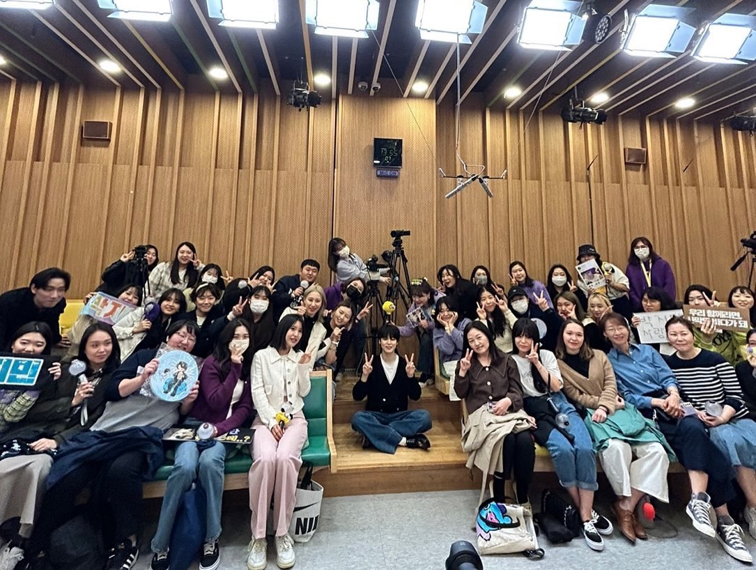7btsupdates's tweet photo. SBS Power FM Instagram

Jimin with ARMY🫶 https://t.co/bS1NreitNe