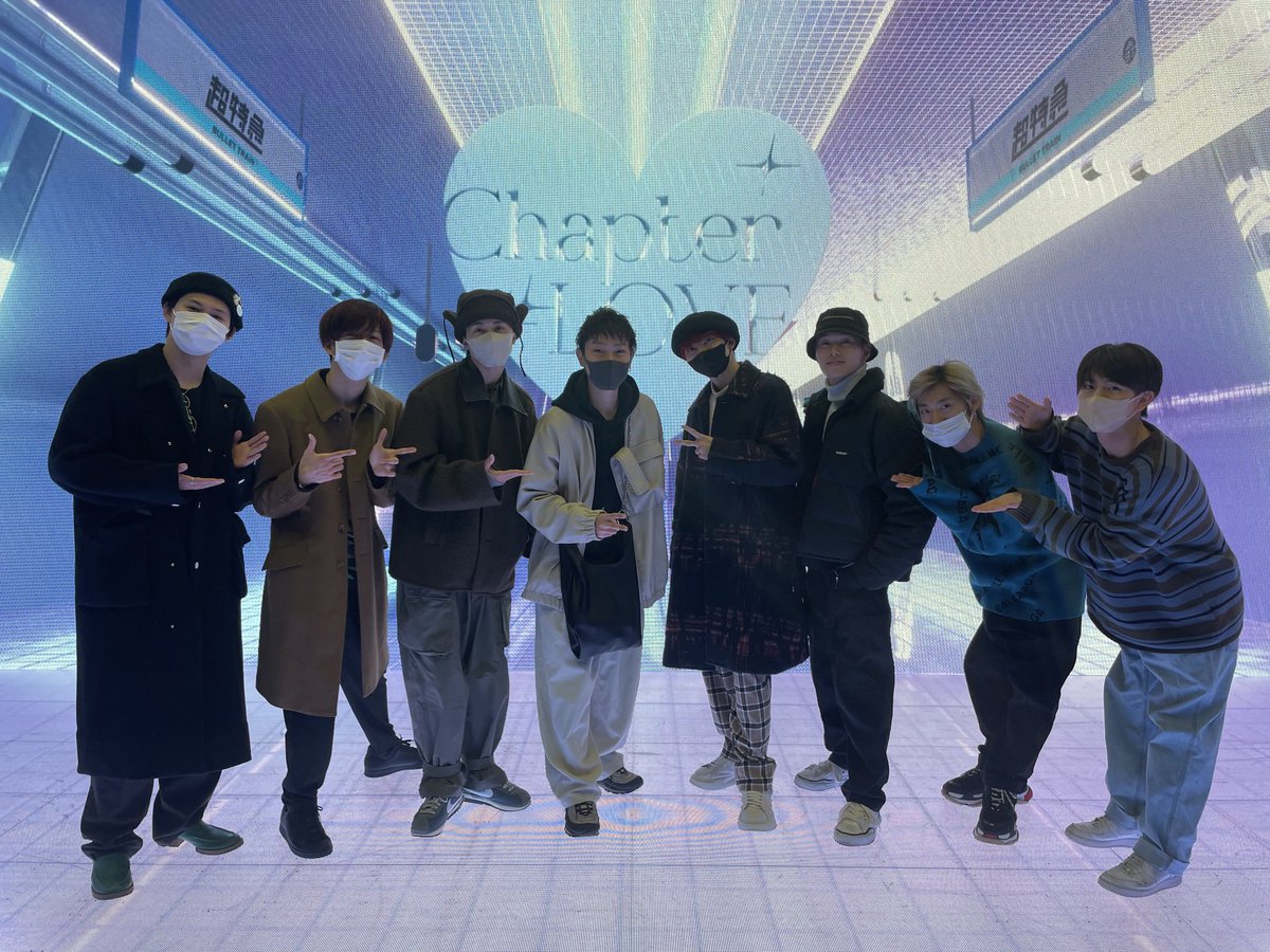 Ryusei_EdTRMV's tweet photo. 昨年超特急さんの展示会にて
VJディレクションさせてもらった貴重な経験。
センターポジションいただいた🙌
スタッフの皆さんたちにも感謝
#超特急 #chapterlove #blackbox https://t.co/sJn2cQlmim