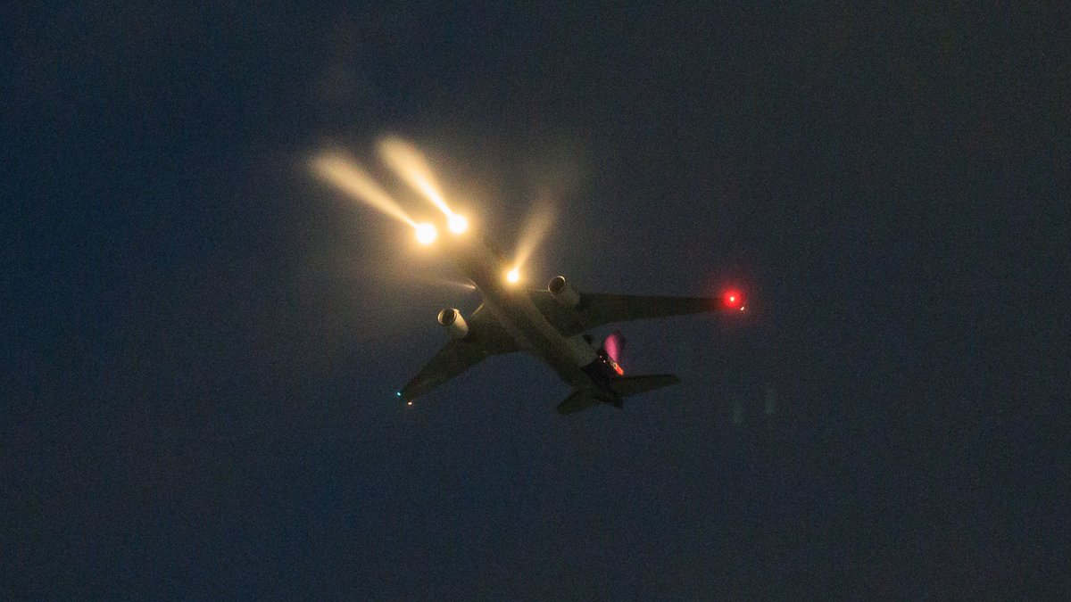 横田基地 18:46 RWY18↗︎
FedEx 50th
MD11 N585FE
OKO ✈︎ UAM
明るいときにまたきてね🤩

#CMB182 #FedEx50