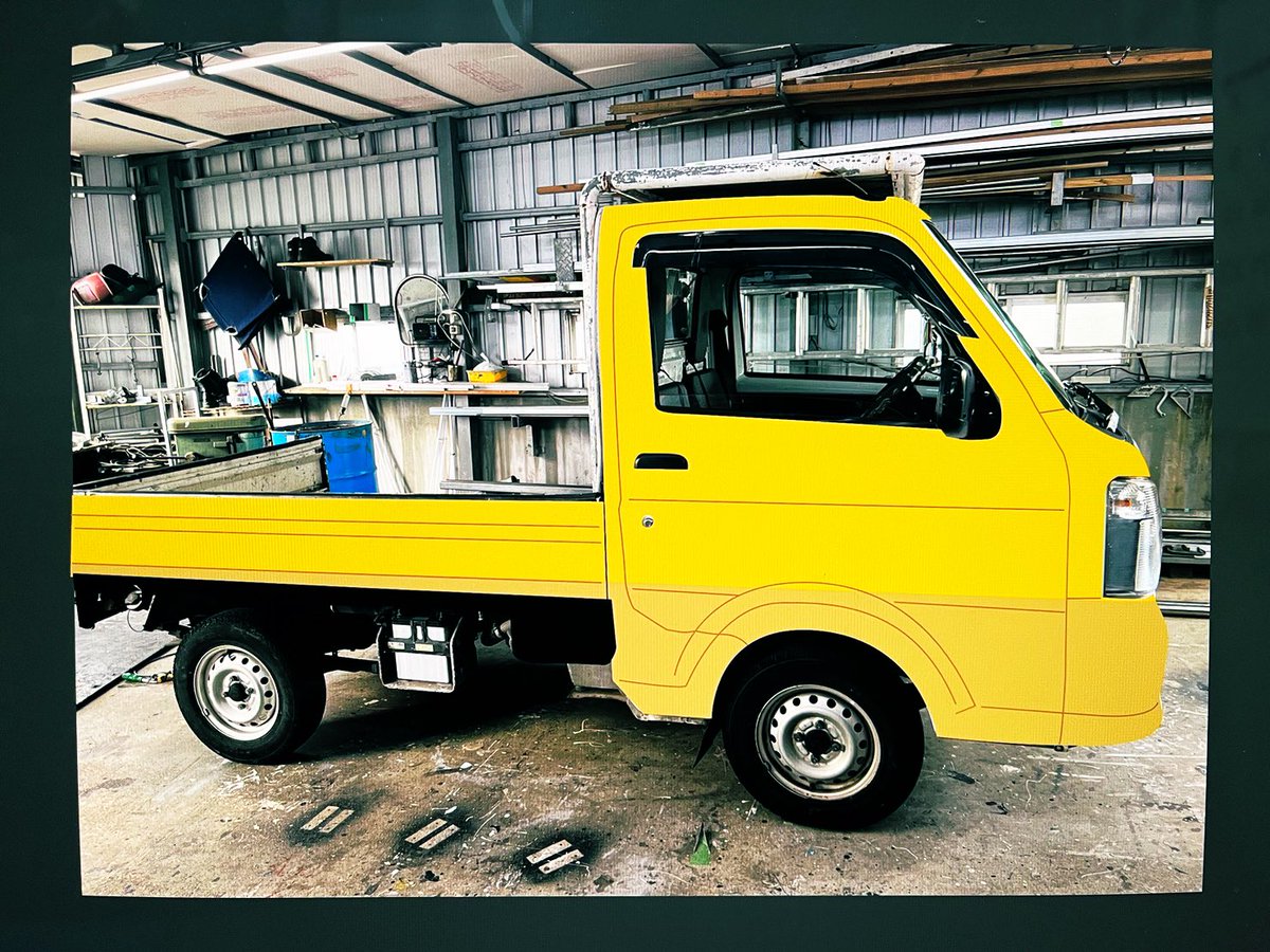 SR1978_KT's tweet photo. 色違うけどイメージ図↓

カーラッピングシートなら簡単に貼れるんだけど
塩ビシート（カッティング文字等に使う薄いシート）は少し大変。

施工時間、難易度、全てカーラッピングシートが最強。仕上がりも全然違う！

那覇〜名護までクラウンで行くかジョグで行くかくらい全然違う。大変だお https://t.co/iCOTd15189