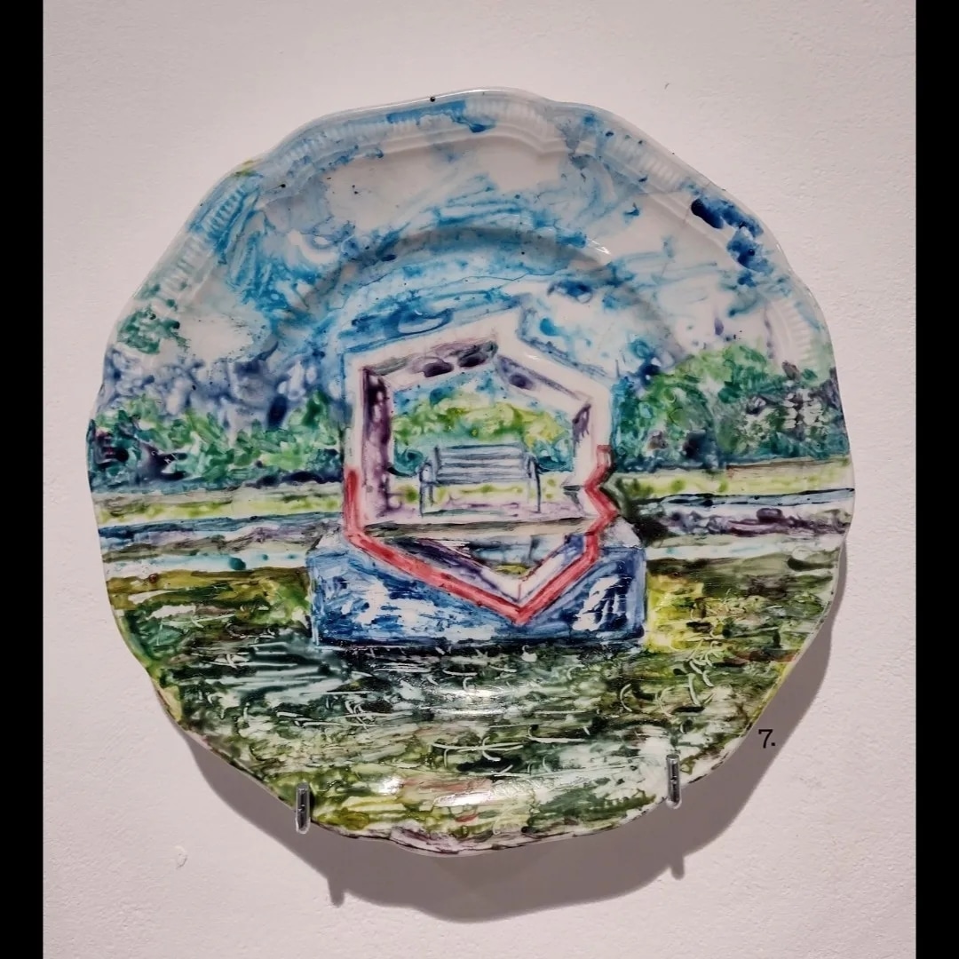 Ławeczka Patriotyczna. / Patriotic Bench.
Painted ceramics. 2023
 #muraldesign #paintingfun #paintingaday  #ceramics   #muralfestival #paintingstudio #sztukapolska #sztuka   #artmagazine #contemporaryartist #eventhorizon #nft #paintedceramics #covidart #modernart #moderncrramics