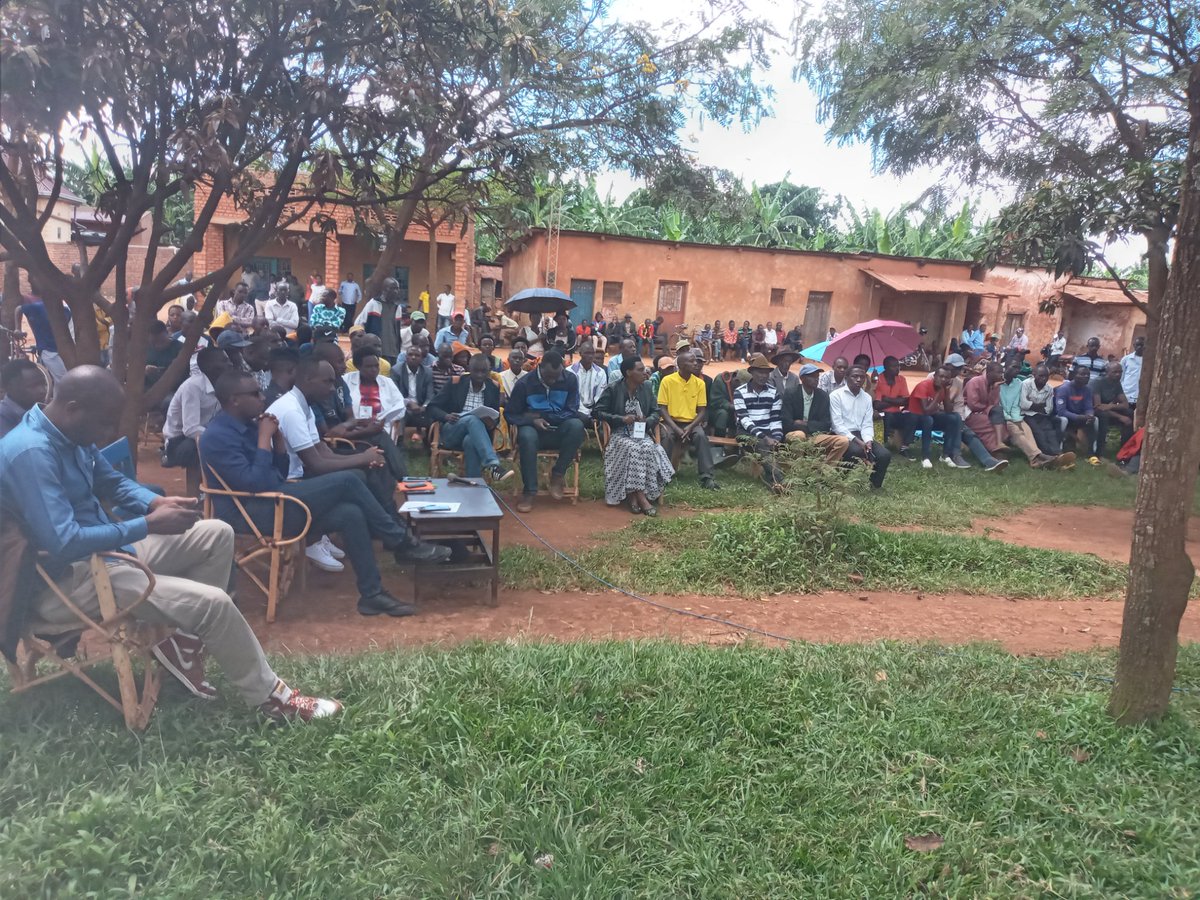 MurundisectorK's tweet photo. Uyumunsi kuwa 07/04/2023 Mu Midugudu yose uko ari 43 igize @MurundisectorK ,@KayonzaDistrict 

Hatangijwe icyumweru cyo Kwibuka ku nshuro ya 29 Jenoside yakorewe Abatutsi 1994. Ku rwego rw'Umurenge twifatanije n'Abaturage @ryamanyoni cell. https://t.co/Fv7citinbJ