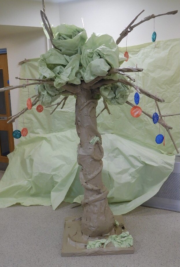 Maghaberry teamed up with @BarnardosNI for the Easter “Big Visit” last weekend. Activities centred around the “Family Tree” which was made from scrap artwork by the Dads on the Families Matter Programme. The tree symbolised the bond between Dads and their families.