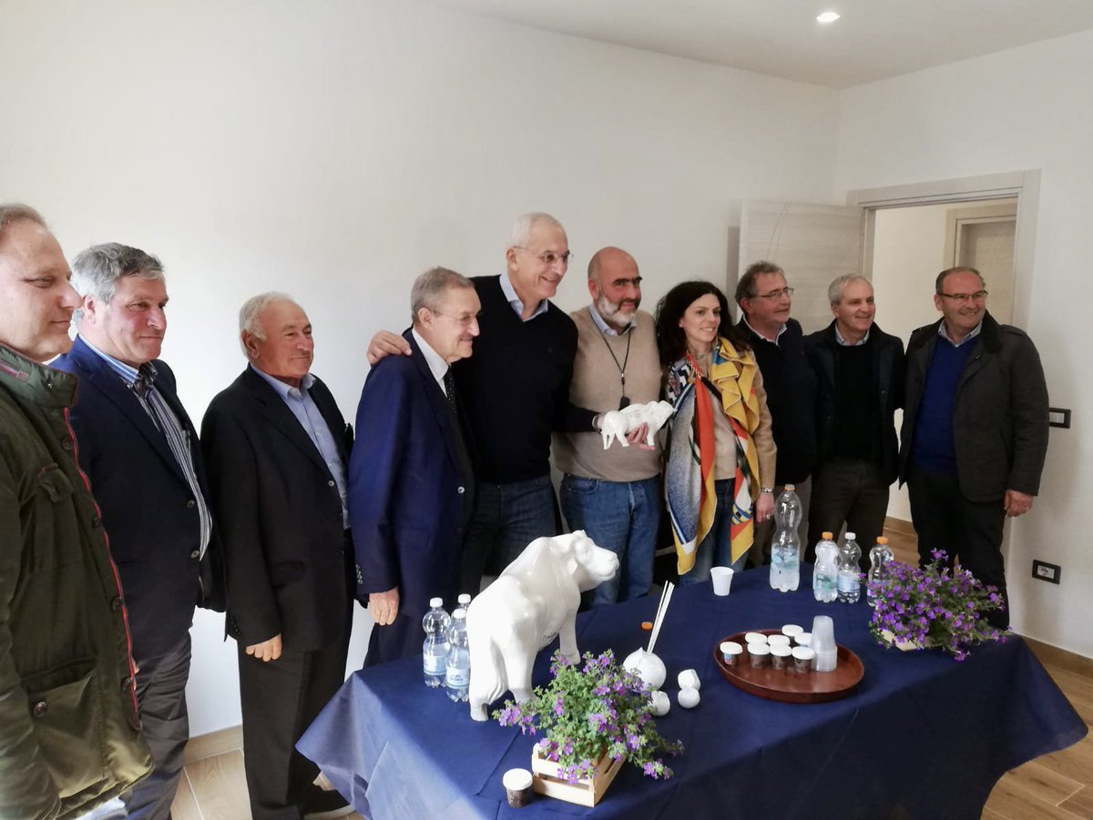 BccCapaccio's tweet photo. #fotogrammidallevento
Inaugurazione della sede OP Produttori Latte Bufalino Paestum.
#bcccapacciopaestumserino #cisiamo #bancadelterritorio #bancadipersoneperlepersone #BanCaPaeSe #bancainterprovincialelocale #bccextra #bcclife https://t.co/OMoE4gvdjt