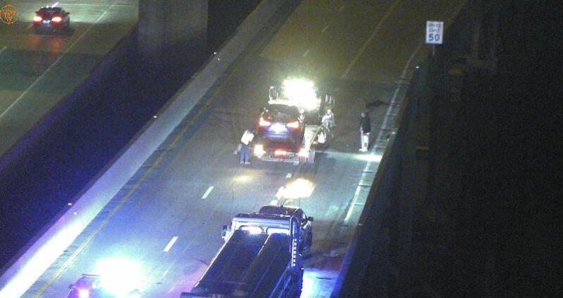 ReggiLock's tweet photo. The rolled over pick-up truck is clear and a second vehicle involved in the crash that has the eastbound lanes of I-55/64 closed on the Poplar Street Bridge is now on a tow.  @ISPDistrict11 says all lanes will be open after a little debris clean up.  @ksdknews @StLouisTraffic https://t.co/28EUCPrPRu