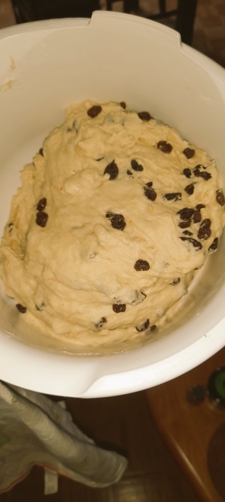 THerzlieb's tweet photo. Osterbrot in the making.
Jetzt darf es erstmal ruhen.
#timbackt
#Osterbrot https://t.co/sFG43fLRYP
