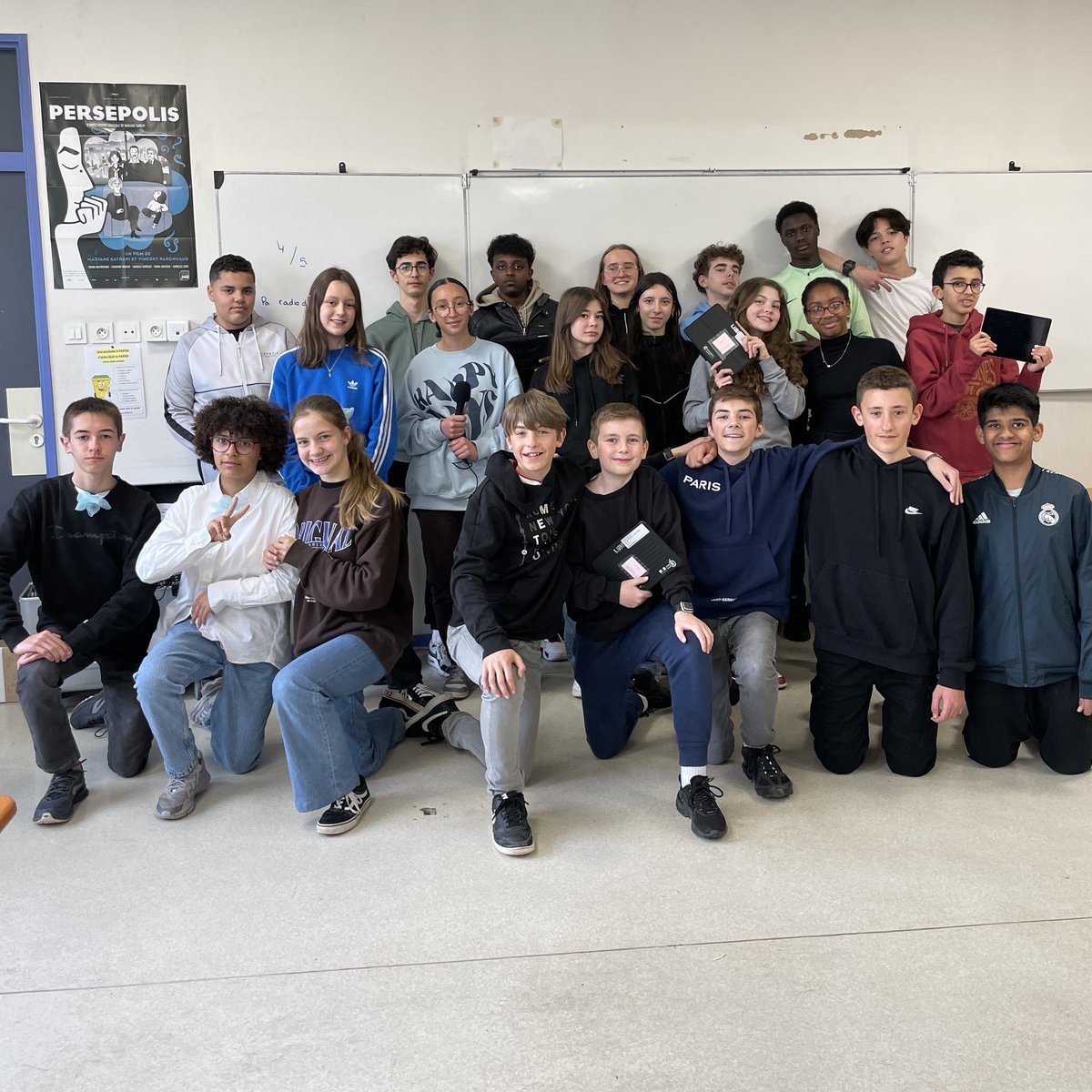 📰 🎤 📸 Les élèves de la classe média du collège Romain Rolland, au @PlessisRobinson, ont couvert la journée de sensibilisation #INTERACT2023 dans leur établissement hier ! Rencontres #AvecLesRéfugiés, activités artistiques, cuisine… on leur laisse la parole ci-dessous 👇