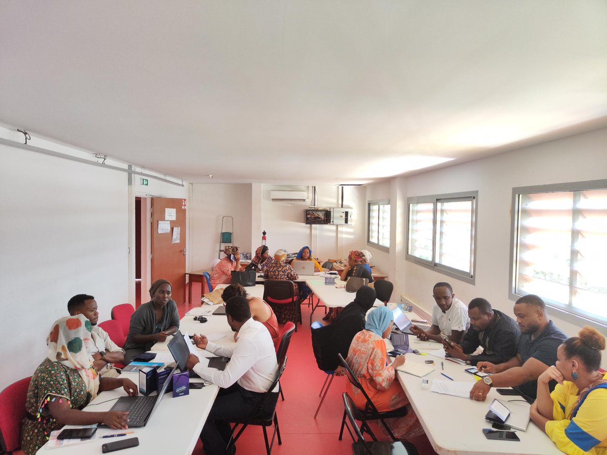 Le Fonjep profite de sa présente à #Mayotte pour mettre à disposition des #associations, #collectivités et #partenaires des sessions de formation sur les dispositifs #jeunesse #SolidaritéInternationale ISI et JSI-VVVSI.
#DominiqueGaret @centresociaux @francediplo #DRAJESMayotte