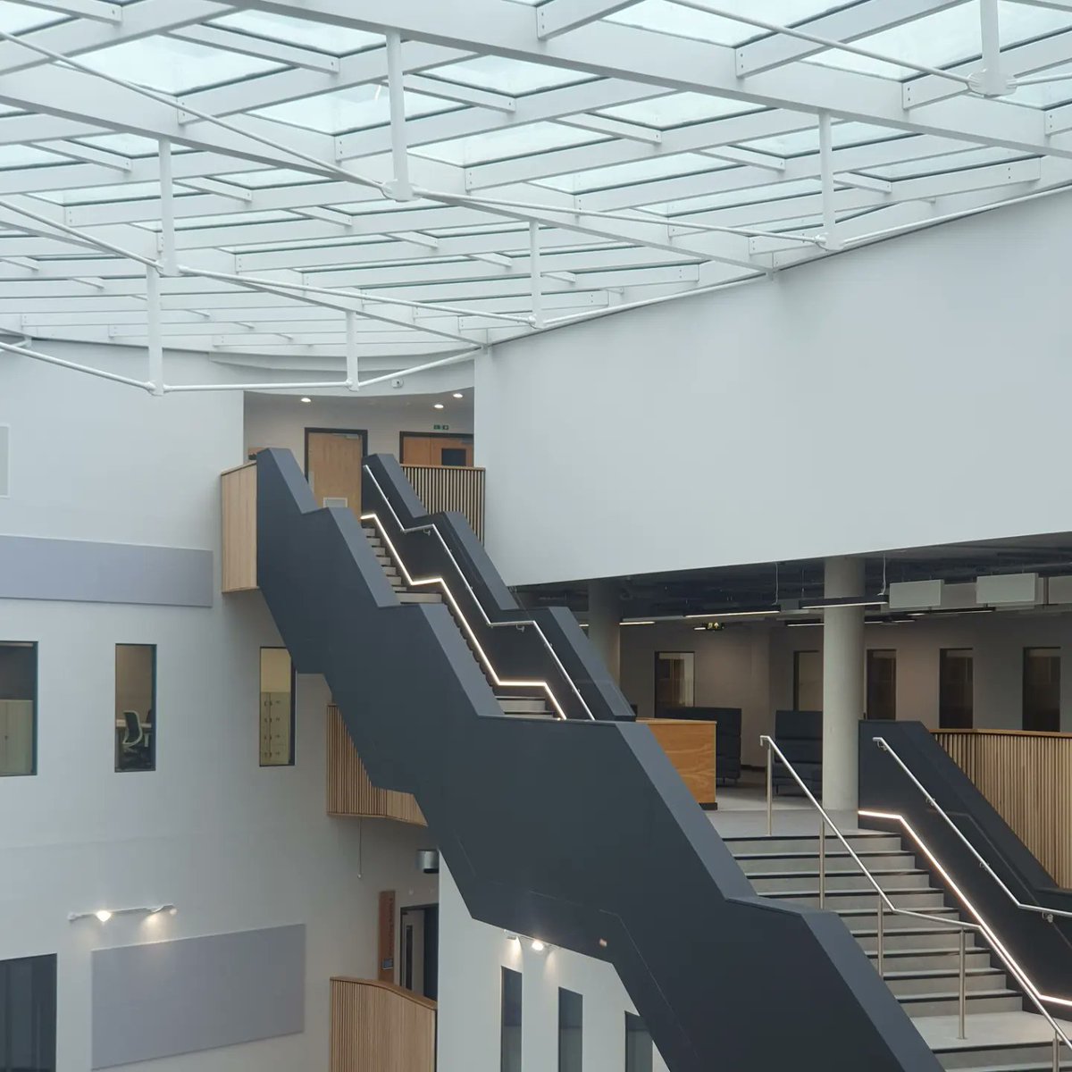 Looking round the new <a href="/sheffielduni/">The University of Sheffield</a> Faculty of Social Sciences building, 'The Wave', where the <a href="/sheffjournalism/">Sheffield Journalism</a> department is going to be based. But in my role I mainly work remotely, but the building is still nice 😅 

#universityofsheffield #sheffield #buildings #architecture