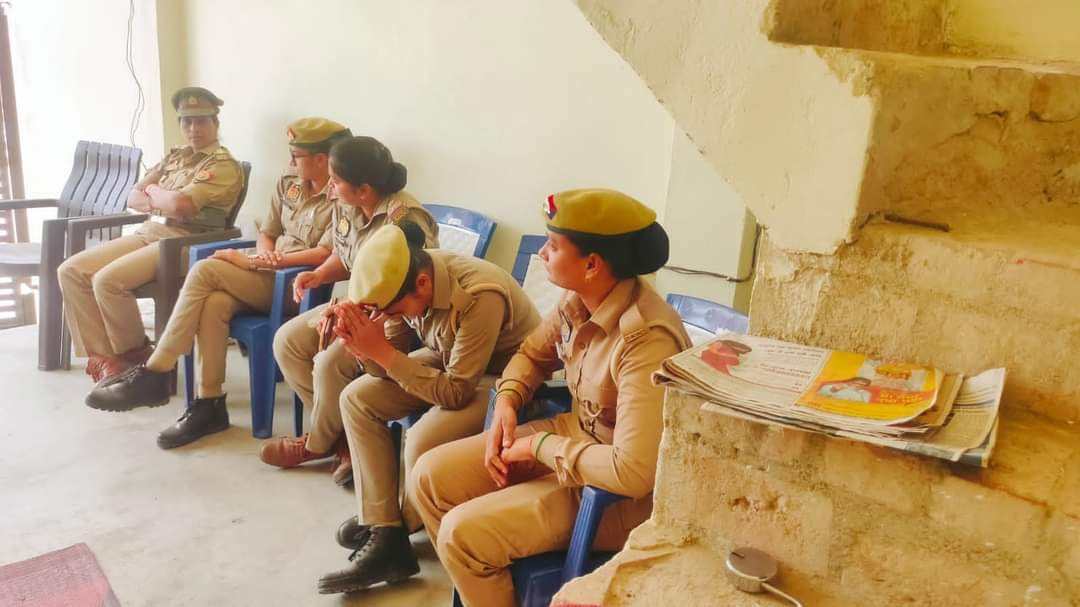 mediacellsp's tweet photo. अमित शाह जी के खास @kpmaurya1 को सिराथू सीट से पटखनी देकर विधायक बनीं सपा विधायिका पल्लवी पटेल जी को नजरबंद करना सम्पूर्ण कुर्मी समाज का अपमान है

आमंत्रण के बावजूद एक बहादुर महिला नेता के खिलाफ भाजपा के गुलाम केशव मौर्या के इशारे पर प्रशासन की ये कार्यवाही बेहद शर्मनाक है👇 https://t.co/2n8kf30Gl8