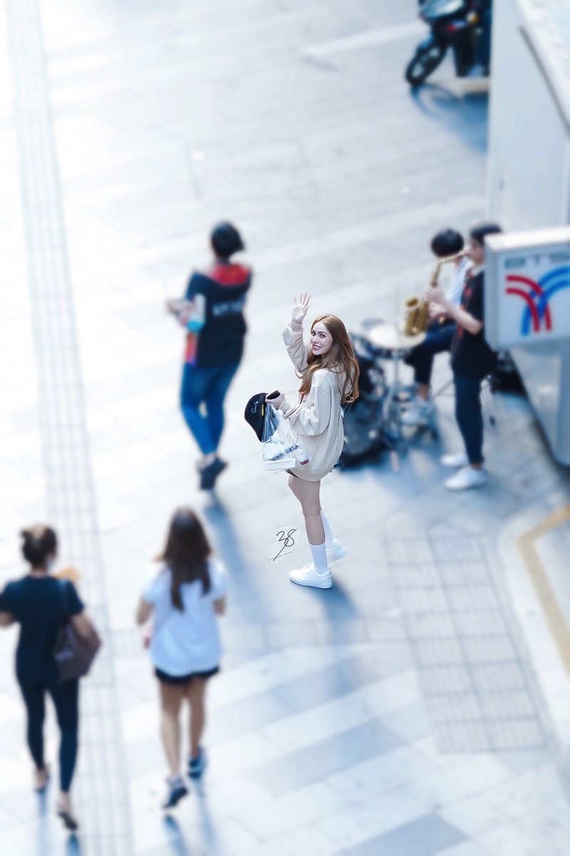 everythngwbcl_a's tweet photo. เหมือนส่งลูกไปเที่ยวว เดินทางปลอดภัยนะคะ

#ชาล็อตออสติน @itscharlotty 
#BuaexCharlotte #กันแดดชาล็อต https://t.co/SOa6gfGrub