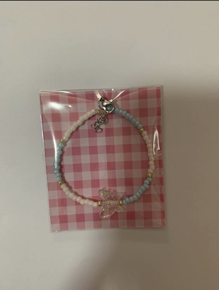 stxriix's tweet photo. butterfly bead bracelet / anklet 🦋 [ $7 ]

includes 

♡ butterfly bracelet / anklet 
♡ note : anklet is for legs if uw to put it on ur ankle

buy 3 get 1 free 💖
handmade with love by @stxriix 💖 !! 

pm @reliie if int to buy ! prices negotiable 

feel free to ask questions💕 https://t.co/C9YutSJWGi