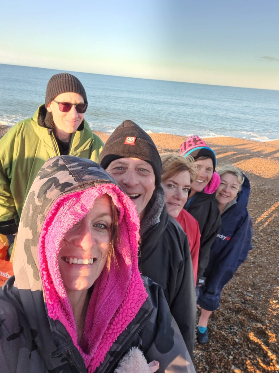 Good Friday gloriousness <a href="/purplepuffin/">Andy Cook</a> <a href="/PirateSuJa/">SJ</a> <a href="/Torncalf/">Torncalf</a> #seaford #goodfriday #seaswimming #swimming #coldwater #fridaymorning