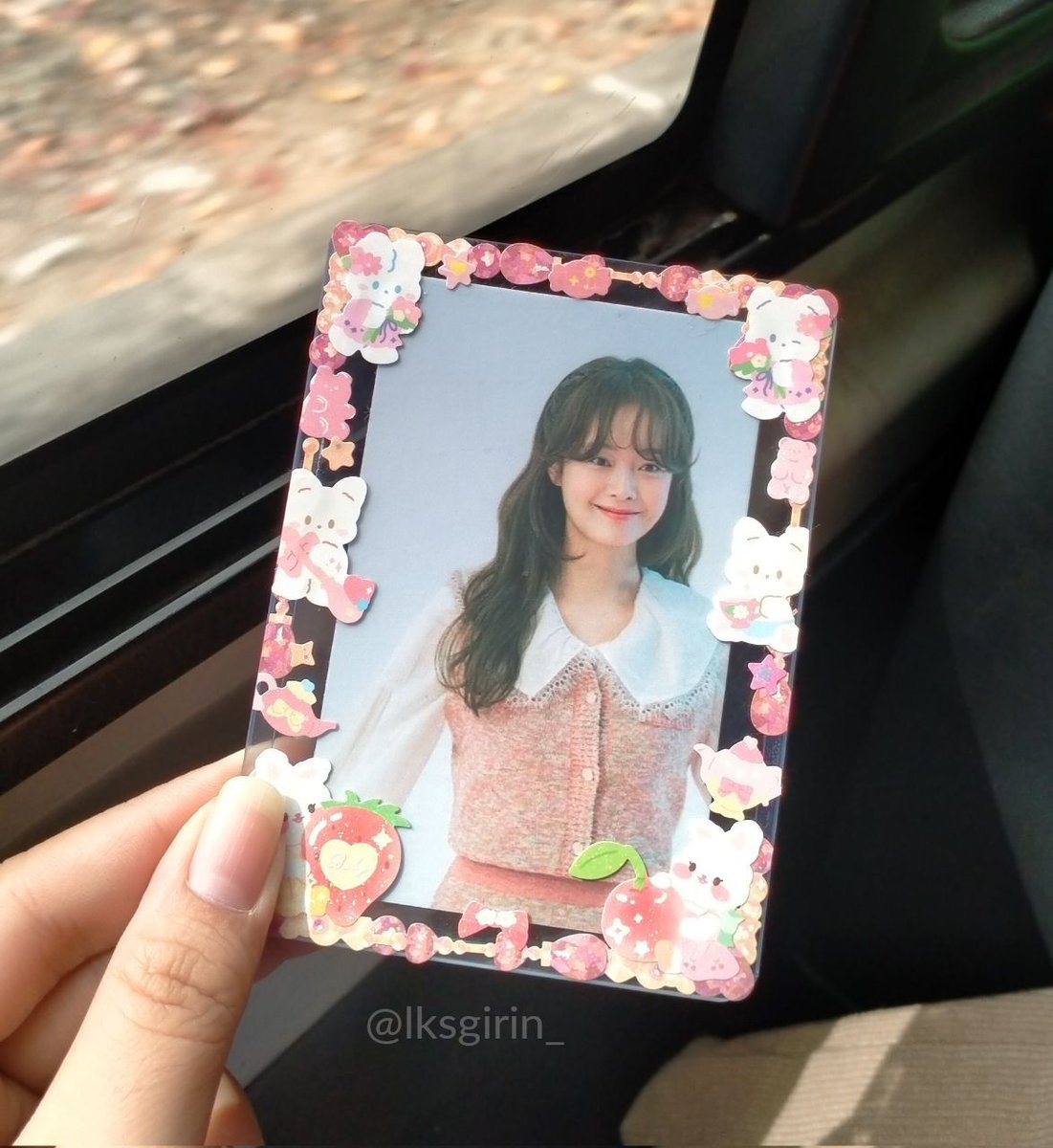 gwaenjhana's tweet photo. happy somin day ~ 🌸🧸🍓
#SpringSunshineSomin
#HappySominDay
#JeonSoMin #전소민 https://t.co/g19Me7YLYx