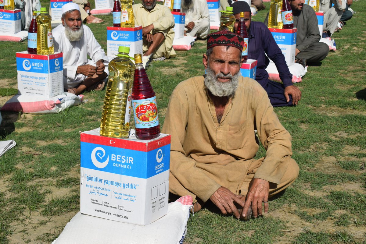 HelpInNeed_PK's tweet photo. #RamadanKareem #sharing #caring  #HelpInNeed #collaborating with #BasirAssociation to provide #RamadanRation #iftar for #inNeed #Mardan #Peshawar #SupportFamilies who're #struggling to #MakeEndsMeet #Ensuring can #Iftar #fasts with #NutritiousMeals #Giving 
رمضان بھی احساس بھی https://t.co/Lt0MOcAclE