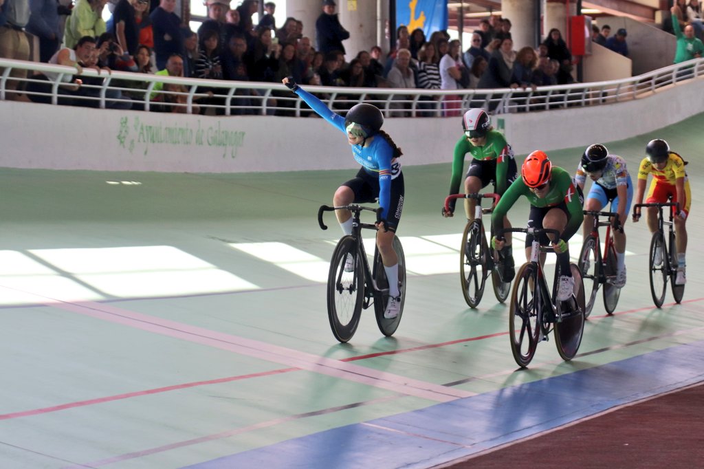Real Federación Española de Ciclismo (@rfeciclismo) on Twitter photo #CEPistaJuniorCadete23 | 🥇 Leyre Almena obtiene el maillot rojo después de una apasionante carrera en la disputa del Scratch Cadete femenino 🏆🇪🇸
🥈 Izaro Etxarri
🥉 Naiara Espinosa
<a href="/FMCICLISMO/">fmciclismo</a> #CEPistaJuniorCadete23 | 🥇 Leyre Almena obtiene el maillot rojo después de una apasionante carrera en la disputa del Scratch Cadete femenino 🏆🇪🇸
🥈 Izaro Etxarri
🥉 Naiara Espinosa
<a href="/FMCICLISMO/">fmciclismo</a>
