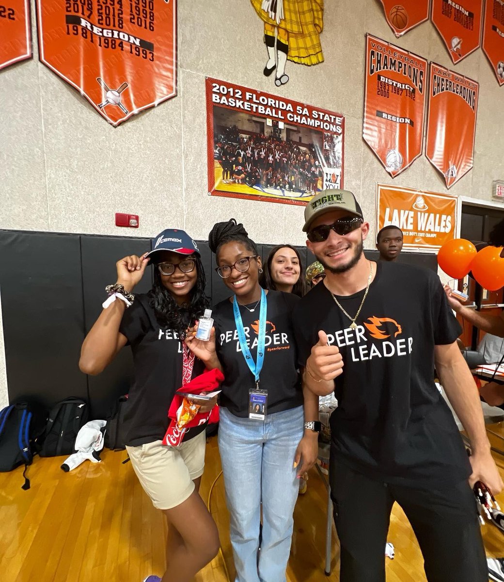 PeerForward's tweet image. It’s #ForwardThinkerFriday! We're highlighting our Lake Wales PeerForward team for their involvement in their school’s Career Expo! Over 30 companies attended, all of which helped inform students about local businesses. It was great to see our Peer Leaders work this event!