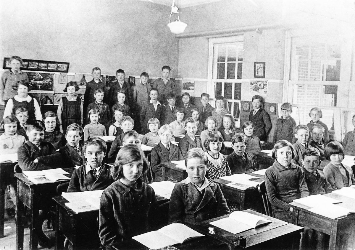 Shakespeare Road Junior School 1932 or 1933. Much later, the junior school moved to new premises in St Catherine's Road and the infant school remained in the original building.