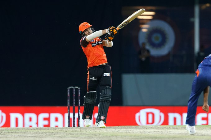 CmonCheeks's tweet photo. Appreciation tweet for @ABDULSAMAD___1 
Played with a SR of 210 when no other batsman crossed 140 SR 🔥
And those last 2 sixes🤌😭❤️

#SRHvsLSG #IPL2023 https://t.co/v662nfyIaL