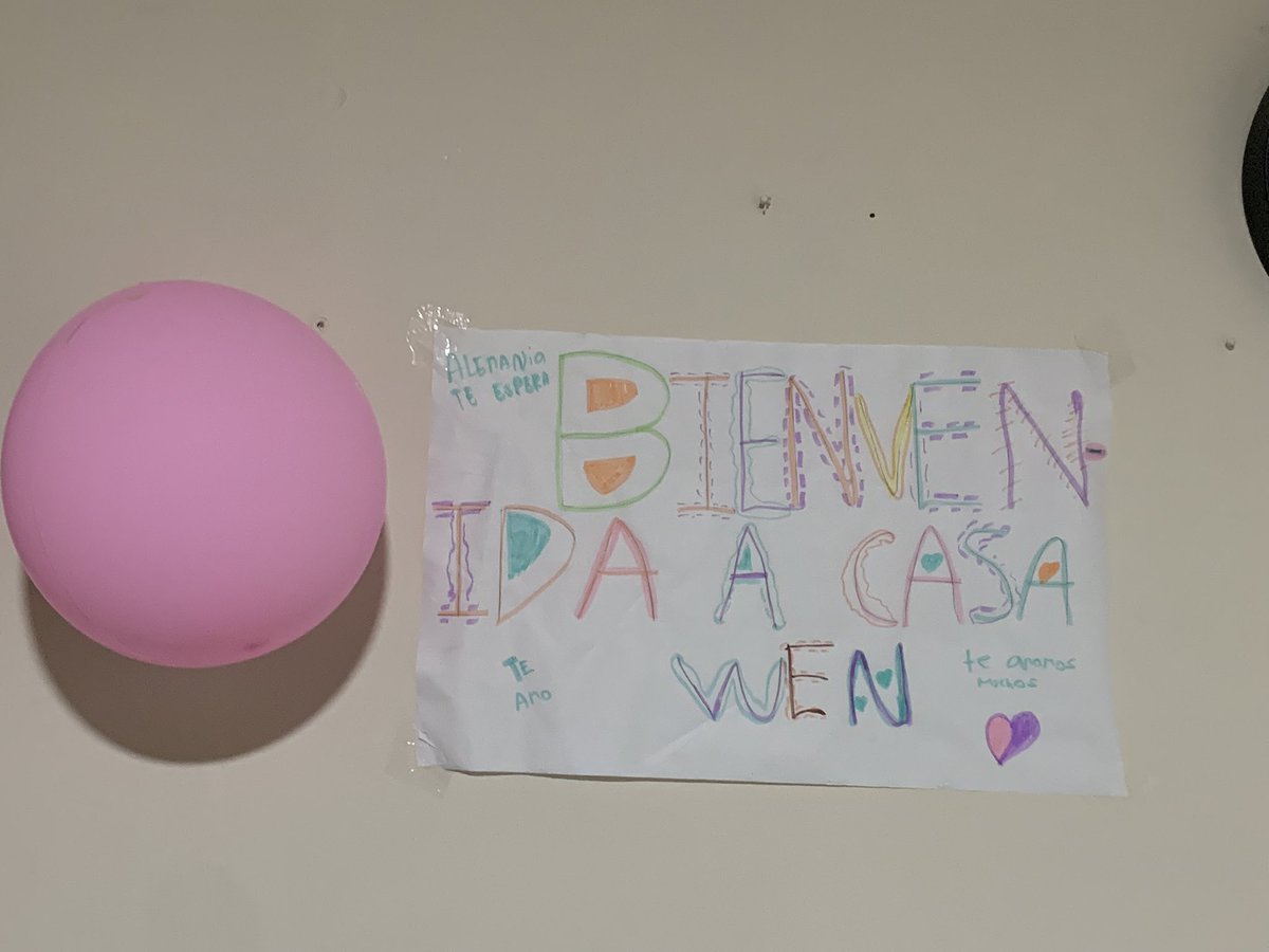 Wendyreap's tweet photo. Vine a Bga por Semana Santa y me recibieron así, también pude hacer mi primer compra con mi sueldo de estudiante de Alemán becada. Gracias Dios🥰. https://t.co/kTdKCMayyZ