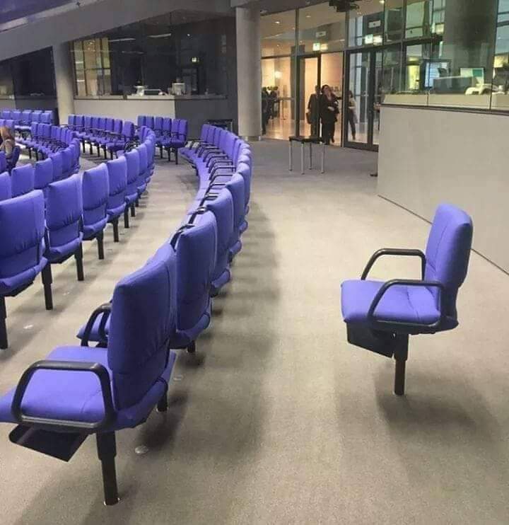 ThRetsianis's tweet photo. - Τι έχεις?
- Τίποτα https://t.co/VSTxrAGVoH