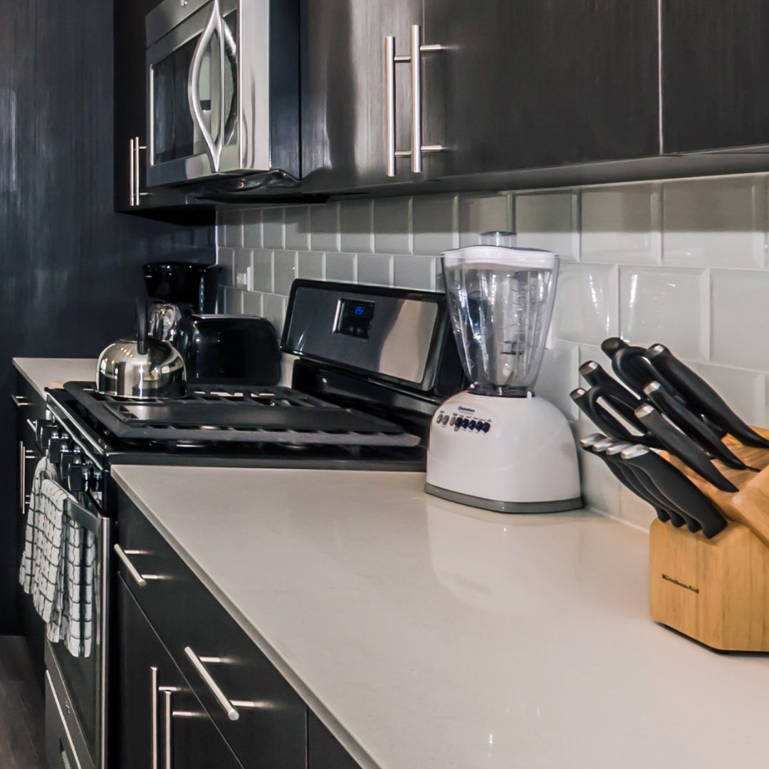 woodviewapt's tweet image. Who doesn't love a sleek kitchen set-up?

#woodviewdeerfield #lpcyoubelonghere #lpcmidwest #lincolnpropco #lpchometogether #apartmentstyle #midwestisthebest #luxuryliving #lovewhereyoulive