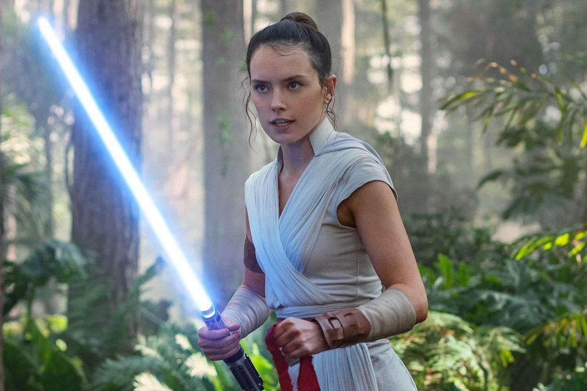En la #StarWarsCelebration se anunció que este universo tendrá mas películas ubicadas tanto en el pasado, presente y futuro de lo que ya hemos visto 🎉 Comenzando con una película de:

-#Rey y cómo crea la nueva orden de Jedis
-Película de #TheMandalorian
