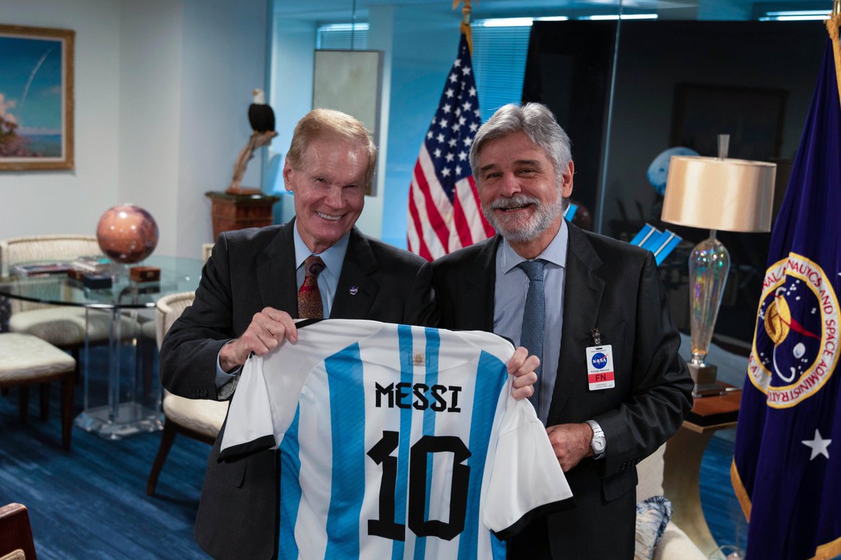 guillesat's tweet photo. Honrando la fructífera historia de cooperación entre Argentina y los EE.UU, y conversando sobre su futuro con @NASA  @SenBillNelson @FilmusDaniel @JorArguello @CONAE_Oficial https://t.co/udIogM0WO7
