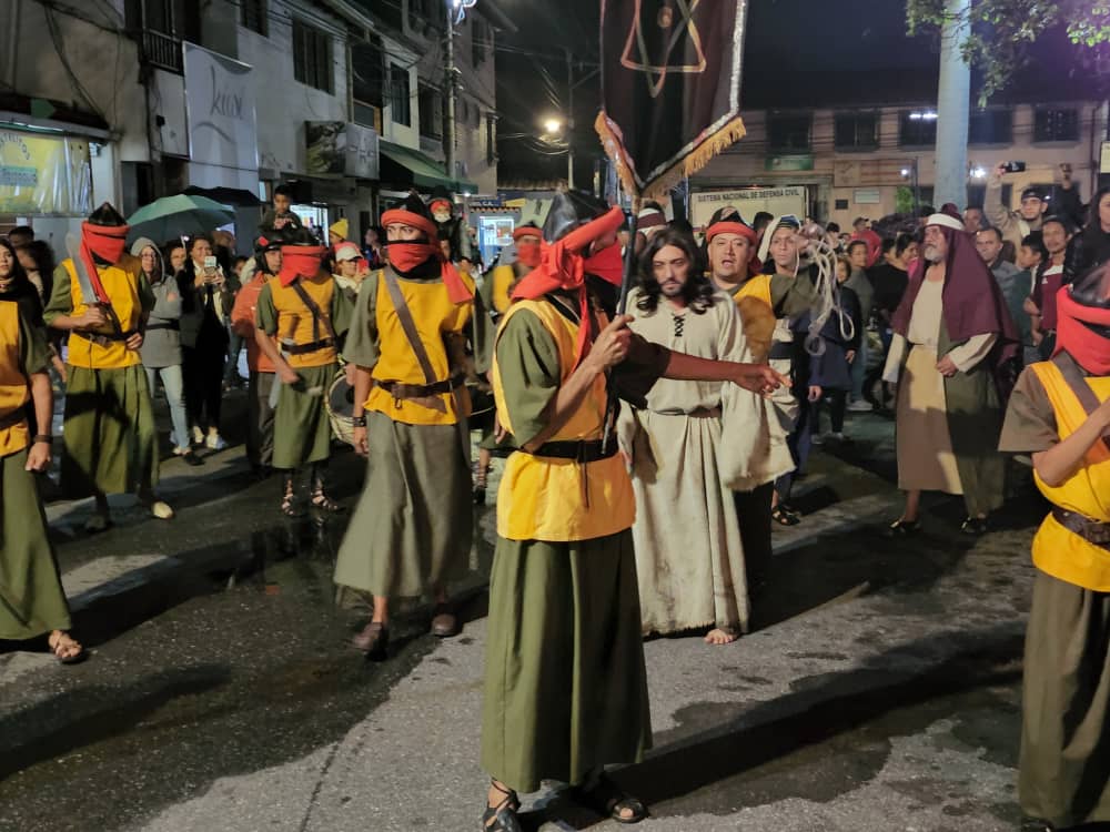 Saludos Mérida..!!!

Todos invitados esta noche 7:00PM en la Plaza de la Parroquia a la presentación de la Pasión Viviente, presentación con 111 años de tradición reviviendo la pasión y muerte de nuestro señor Jesucristo en la ciudad.

Nos vemos esta noche.

#MeridaCiudadDeRetos