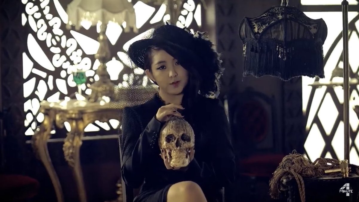 kchartsmaster's tweet photo. 11 years ago today, 4Minute released "Volume Up". https://t.co/9qRuyIVa8D
