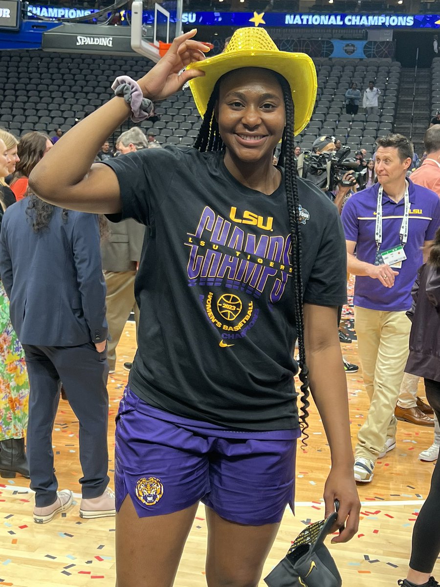 braswell_gbball's tweet photo. Former Lady Bengal, Alisa Williams, is a National Champion &amp; a part of making history again! Congratulations to @LSUwbkb, coaches, staff, fans and community!! #geauxtigers 💛💜 #2023NCAANationalChampions https://t.co/HEhHXcqZHx