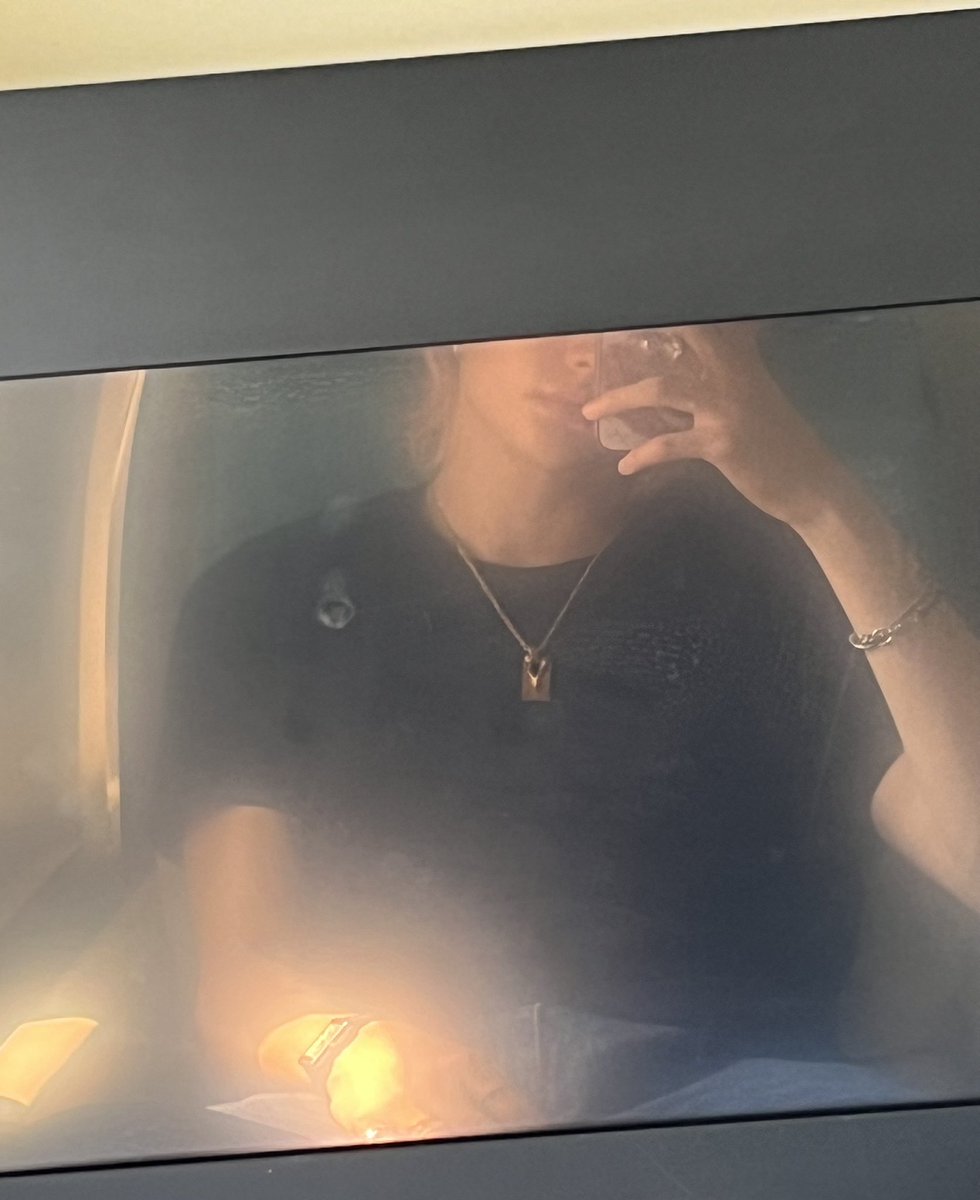 loveforhyune's tweet photo. OH HE’S INSANE …. https://t.co/2AlHlgU2mp