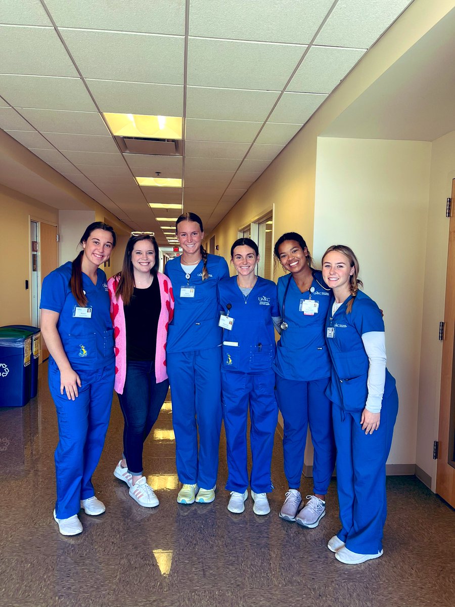 AmeliaRHoward's tweet photo. Loved stopping by our @UMKCSoNHS SIM lab to see some of our @KCRoosAthletics nursing students at work! Proud of these @KCRoosWSoccer &amp; @KCRoosVB student-athletes 💛💙

#RooUp #umkc https://t.co/STWZaYumbE