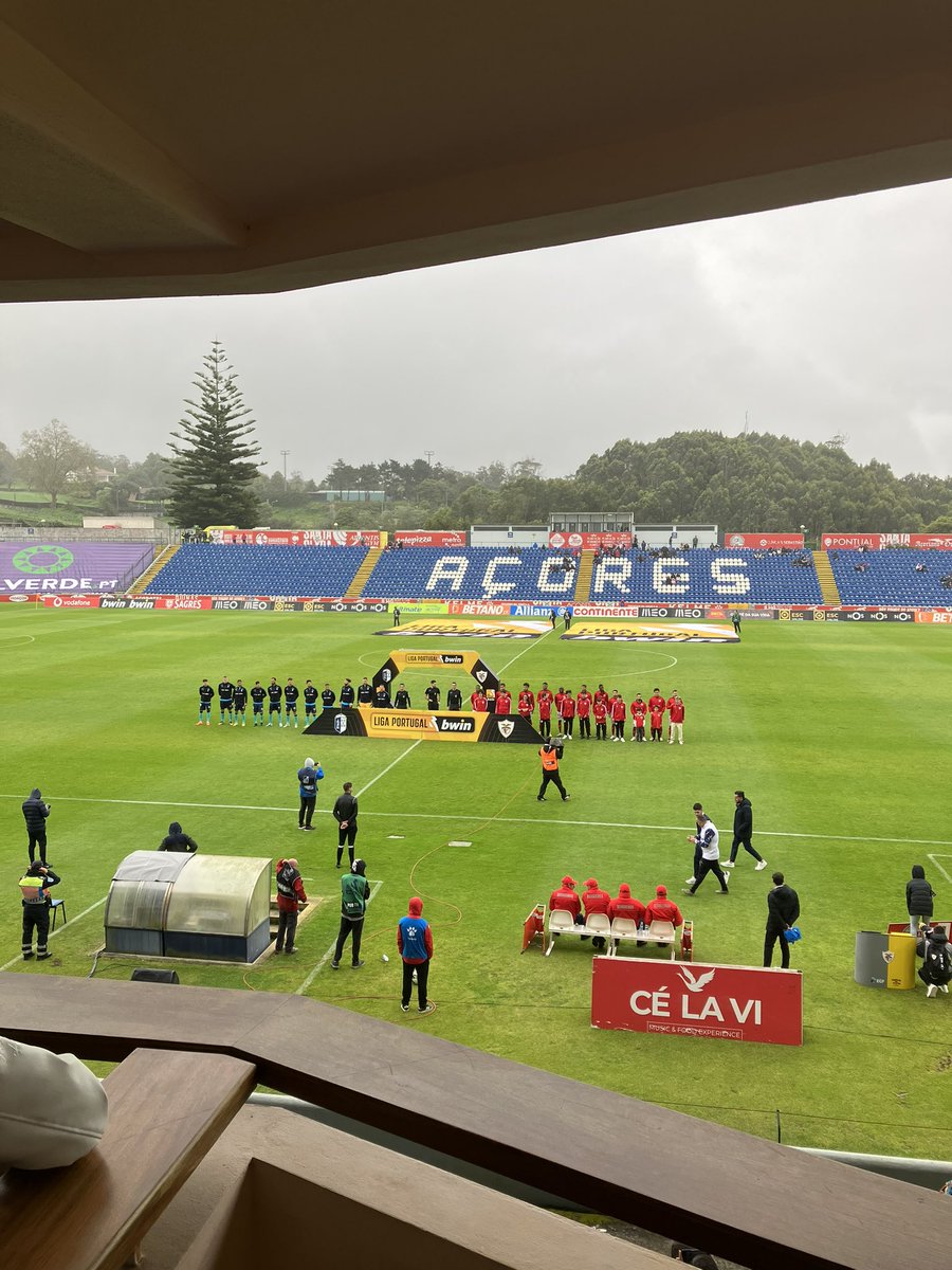 ippei_morioka's tweet photo. 今日は、ポルトガル1部のSanta Clara vs Vizelaの試合観戦。

お互いのチームが攻撃構築に苦戦してて、リーグ内のチームごとの戦術の質や落とし込まれ方の差が相変わらず大きすぎる。ポルトガルリーグ。

そう考えると、Jリーグは各チームが拮抗してて見るの楽しいよなーと改めて感じる。 https://t.co/4KIM39k0Pk
