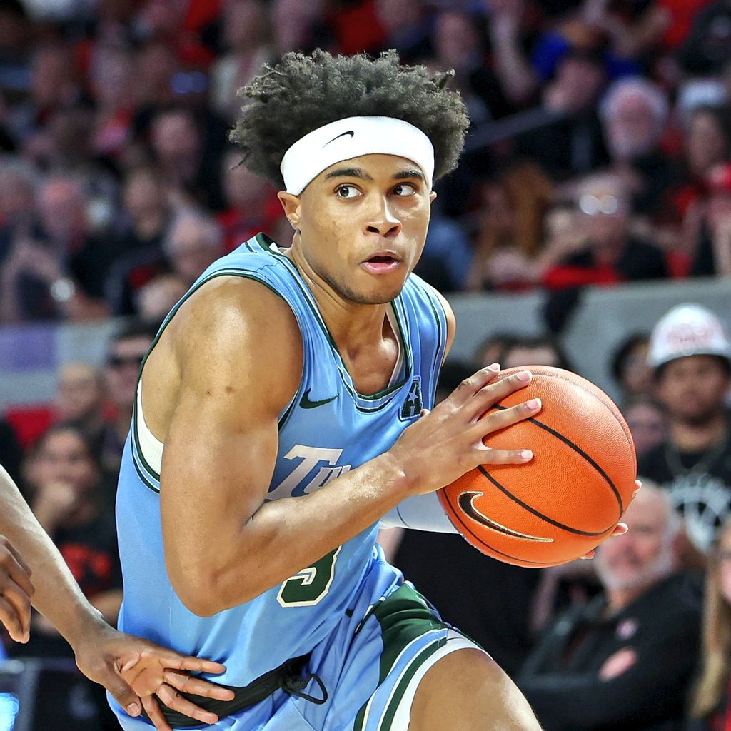 DraftExpress's tweet photo. Former Tulane guard Jalen Cook will transfer to LSU, a source told ESPN. The two-time First Team All-AAC player averaged 19.8 points, 4.9 assists per game this season. Cook, who transfered out of LSU after his freshman season, now returns to the Tigers for his senior year. https://t.co/PDzOREDgJX