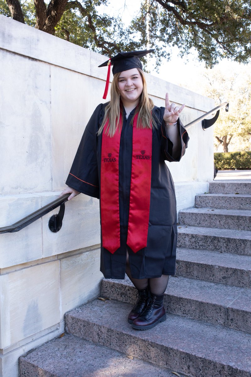 universitycoop's tweet image. REMINDER: Grab your bachelor's &amp;amp; master's regalia in-store and online! We offer in-store pickup options for a quicker purchase! 🎓

#ut23 #texasgraduation #texaslonghorns #hookem