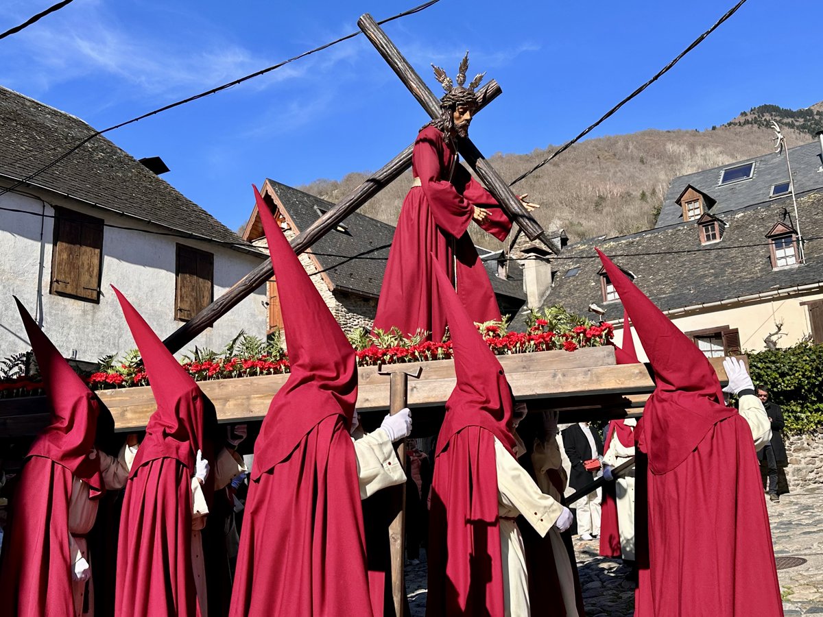 🙏🏼 Processon deth Via Crucis, aguest maitin de Diuendres Sant