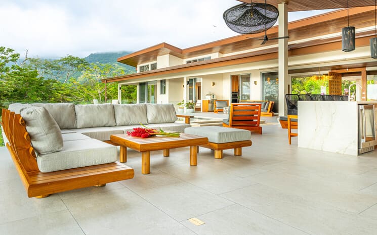 1stPLACEBUSINE1's tweet photo. COSTA BALLINA
Casa Grande del Mar is an exquisite luxury estate overlooking the breathtaking south Pacific coastline. Nestled within a private and secure gated enclave spanning 17 acres, this expansive villa consists of two self-contained properties, each boasting an infinity https://t.co/FjudinCAo2