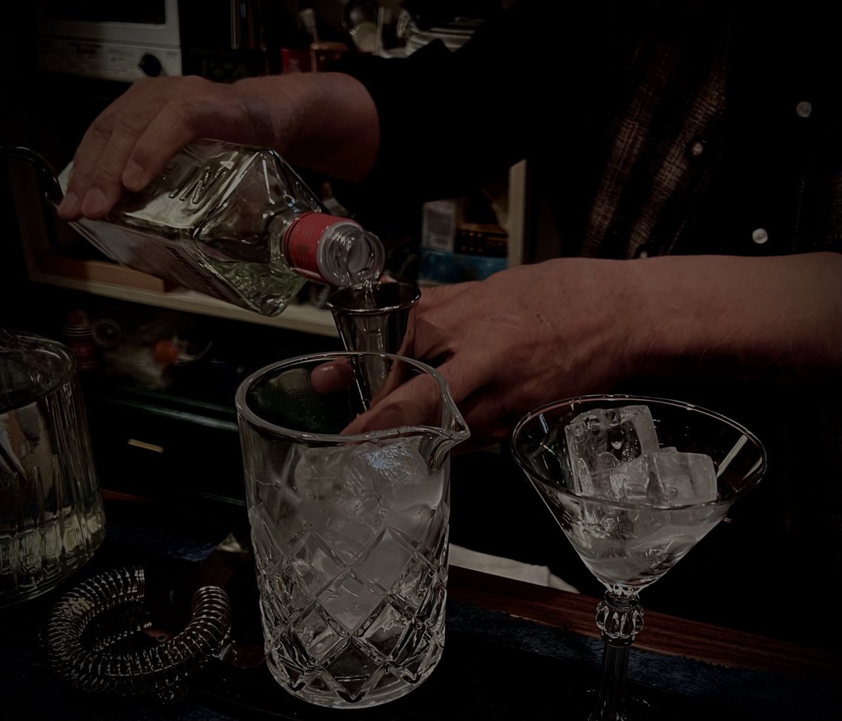 B's Bar name F tweet media