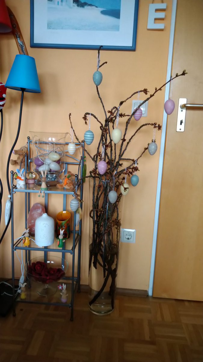 MsAndrea7215's tweet image. I just finished putting up some #EasterDecorations 🐇💮🐣💕😊