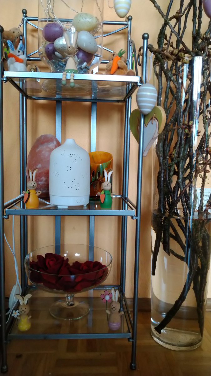 MsAndrea7215's tweet image. I just finished putting up some #EasterDecorations 🐇💮🐣💕😊